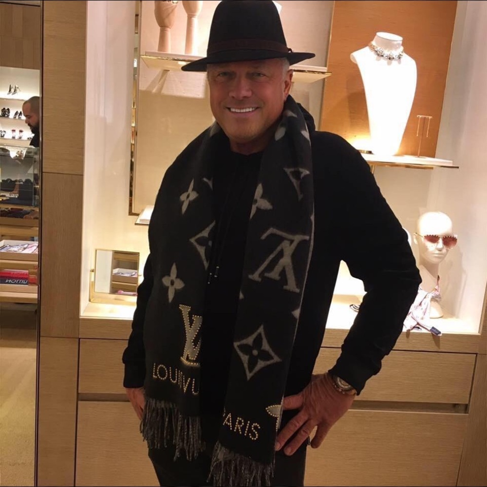 Meet your Posher, Louis